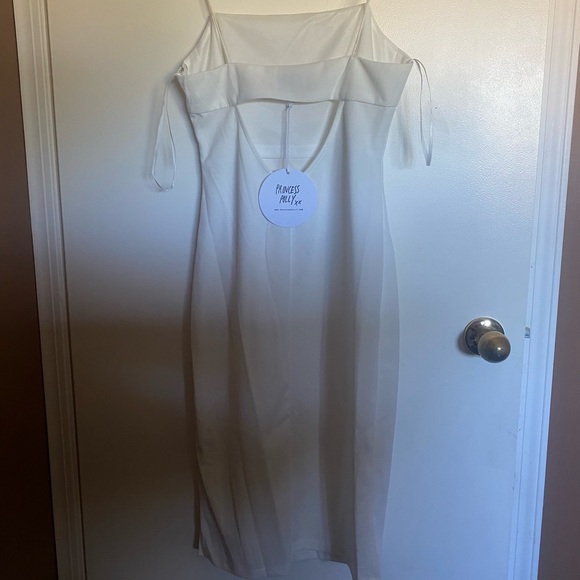 Princess Polly Kiana midi dress in white. Size 8 - Picture 2 of 4